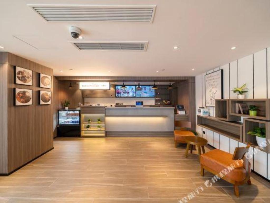 Hanting Lingang Dishui Hotel