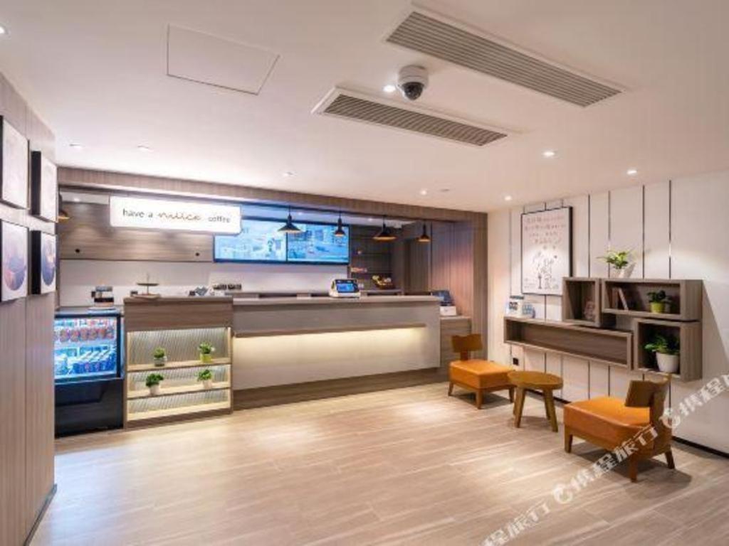 Hotel Hanting Lingang Dishui 2*