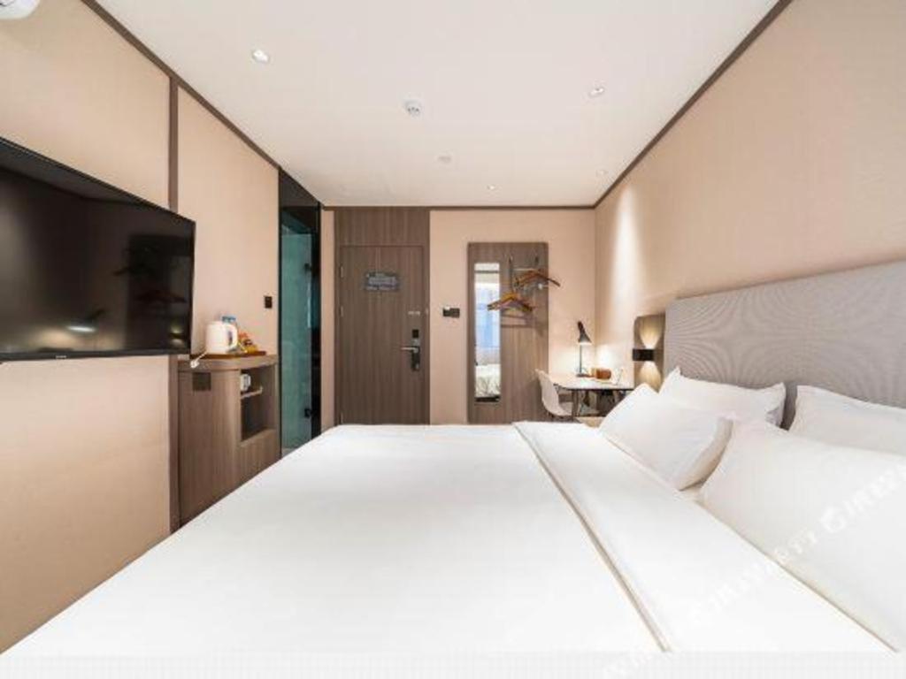 Hanting Lingang Dishui Hotel 2*